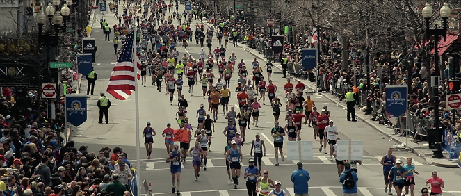 Procurados - EUA: O Atentado à Maratona de Boston - Boné branco, boné preto - Do filme