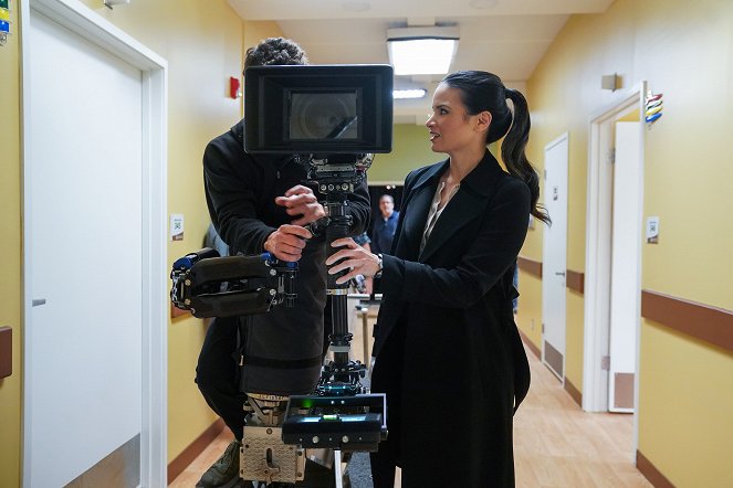 NCIS - Tengerészeti helyszínelők - Season 20 - Rivaldafényben - Forgatási fotók - Katrina Law