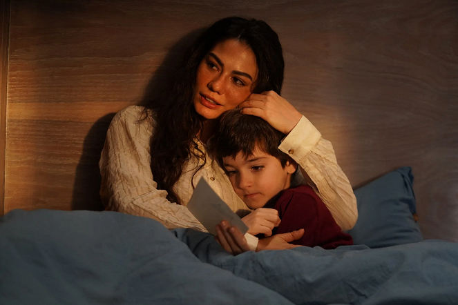 Adım Farah - Season 1 - Ak Kuzu - Filmfotos - Demet Özdemir, Rastin Paknahad