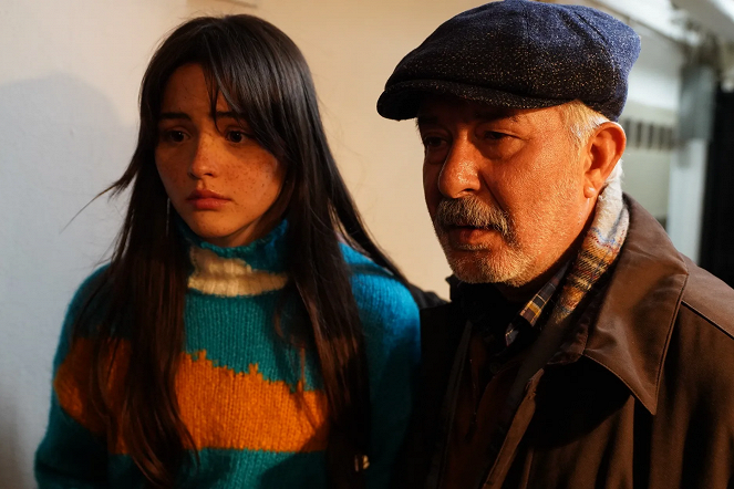 Adım Farah - Ak Kuzu - Filmfotos - Derya Pınar Ak, Ali Sürmeli