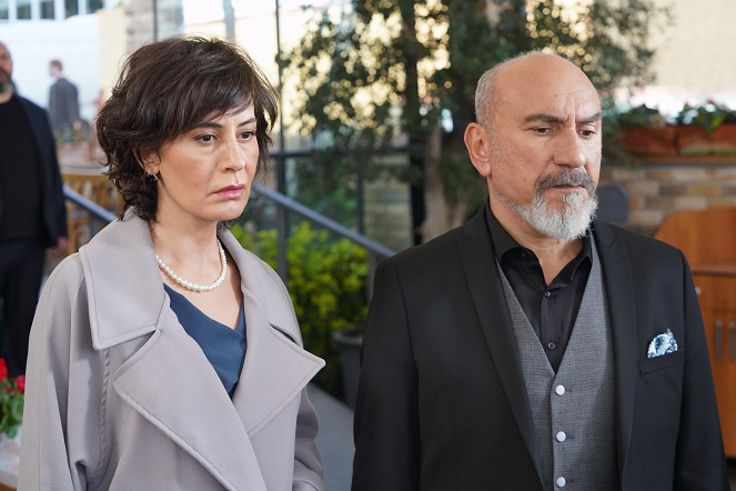 Adım Farah - Season 1 - Belki Bir Gün - Film - Senan Kara, Mustafa Avkıran