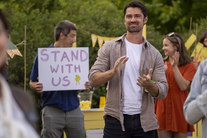 Lemonade Stand Romance - Photos