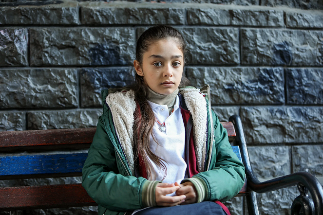 Taçsız Prenses - Episode 2 - Photos - Elif Kurtaran