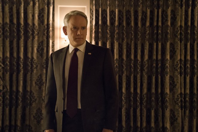 House of Cards - Chapter 68 - Photos