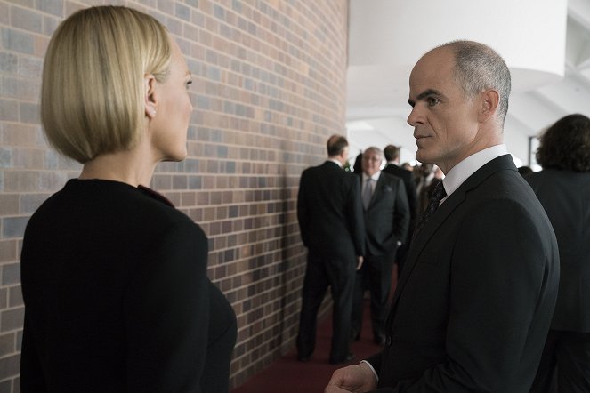 House of Cards - Chapter 69 - Photos