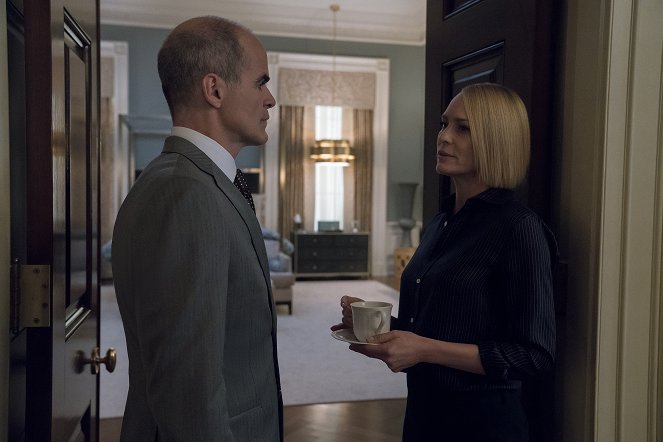 House of Cards - Chapter 70 - Photos