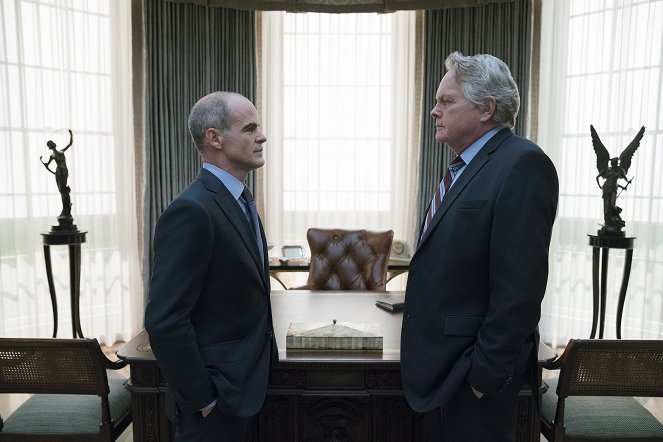 House of Cards - Chapter 70 - Photos