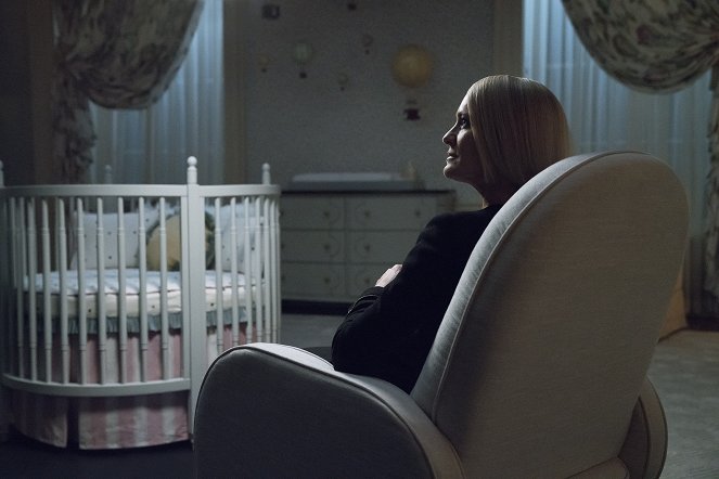 House of Cards - Chapter 72 - Photos