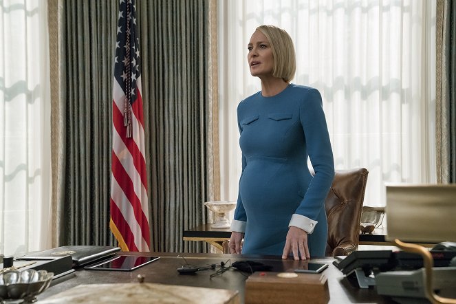 House of Cards - Chapter 73 - Photos