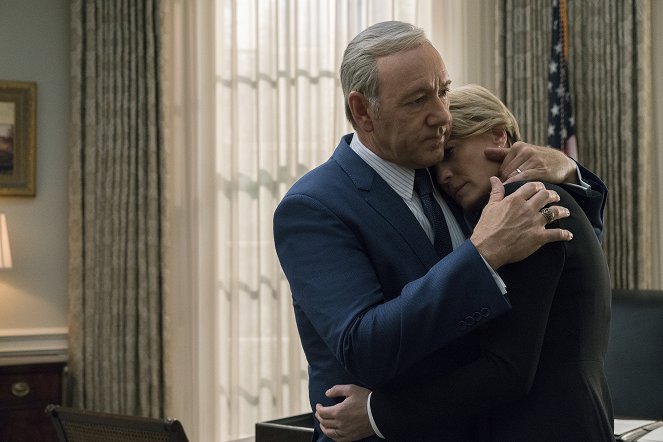 House of Cards - Chapter 54 - Photos