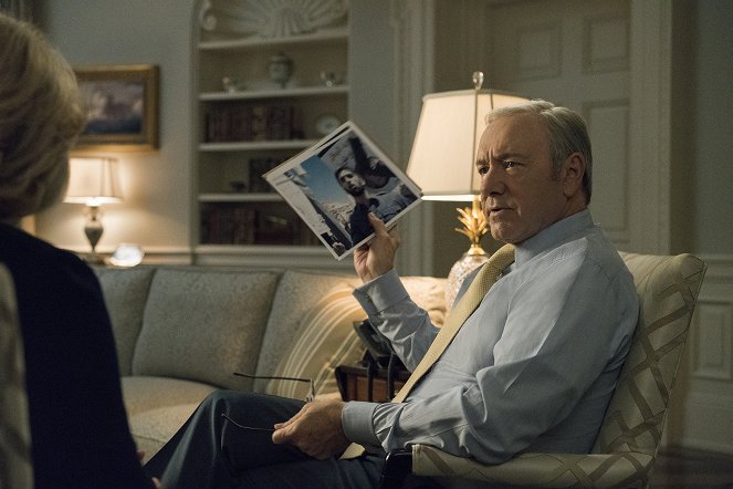 House of Cards - Chapter 55 - Photos
