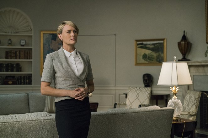House of Cards - Chapter 56 - Photos