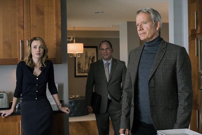 House of Cards - Chapter 56 - Photos