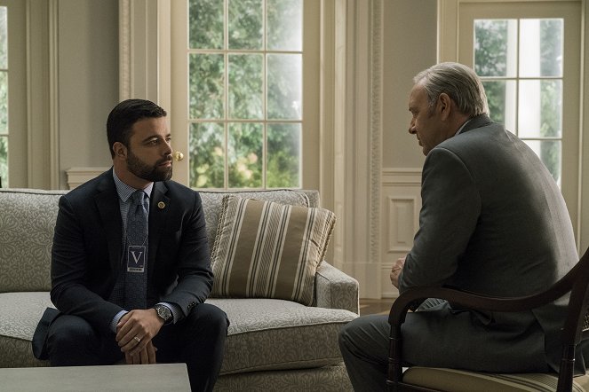 House of Cards - Chapter 57 - Photos