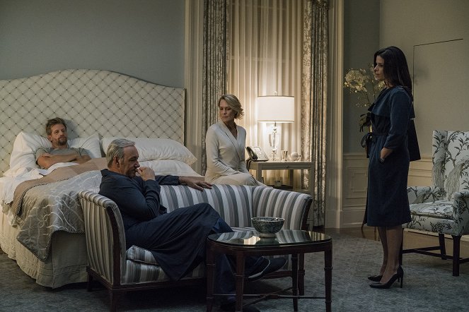 House of Cards - Chapter 57 - Photos