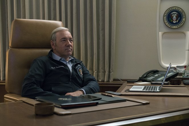 House of Cards - Chapter 60 - Photos