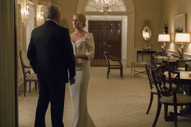 House of Cards - Chapter 61 - Photos