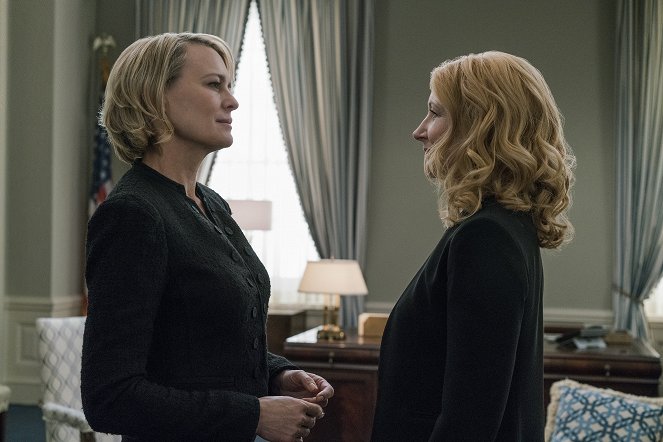 House of Cards - Chapter 62 - Photos