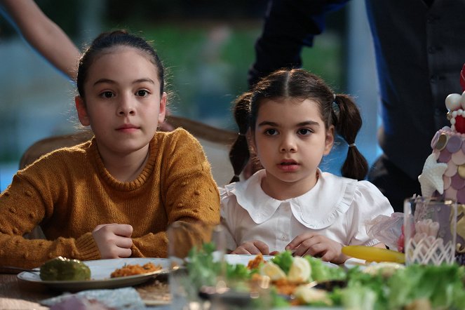 Kardeşlerim - Episode 33 - De la película - Aylin Akpınar, Alya Polat