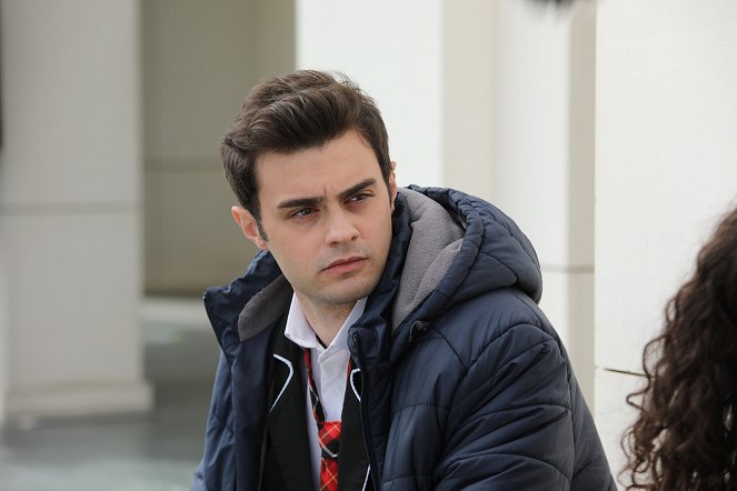 For My Family - Season 1 - Episode 11 - Photos - Yiğit Koçak