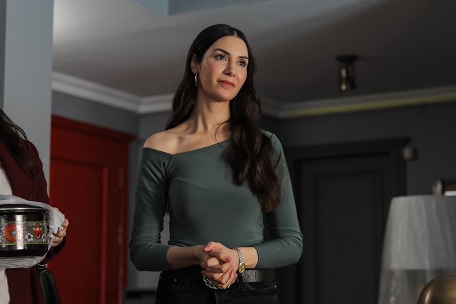 For My Family - Season 1 - Episode 11 - Photos - Ahu Yağtu