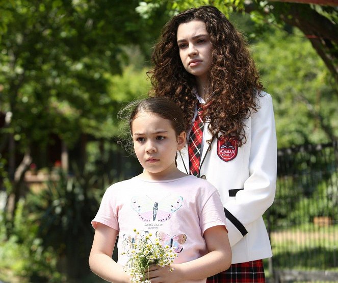 For My Family - Episode 18 - Photos - Aylin Akpınar, Su Burcu Yazgı Coşkun