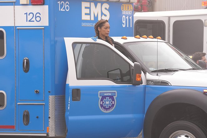 9-1-1: Lone Star - A House Divided - Photos - Gina Torres