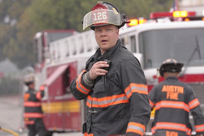 9-1-1: Lone Star - A House Divided - Film - Jim Parrack