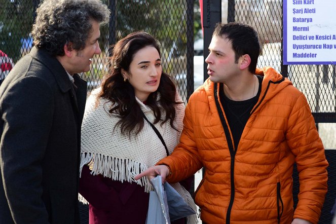 Testvérek - Season 2 - Filmfotók - Fadik Sevin Atasoy, Cihan Şimşek