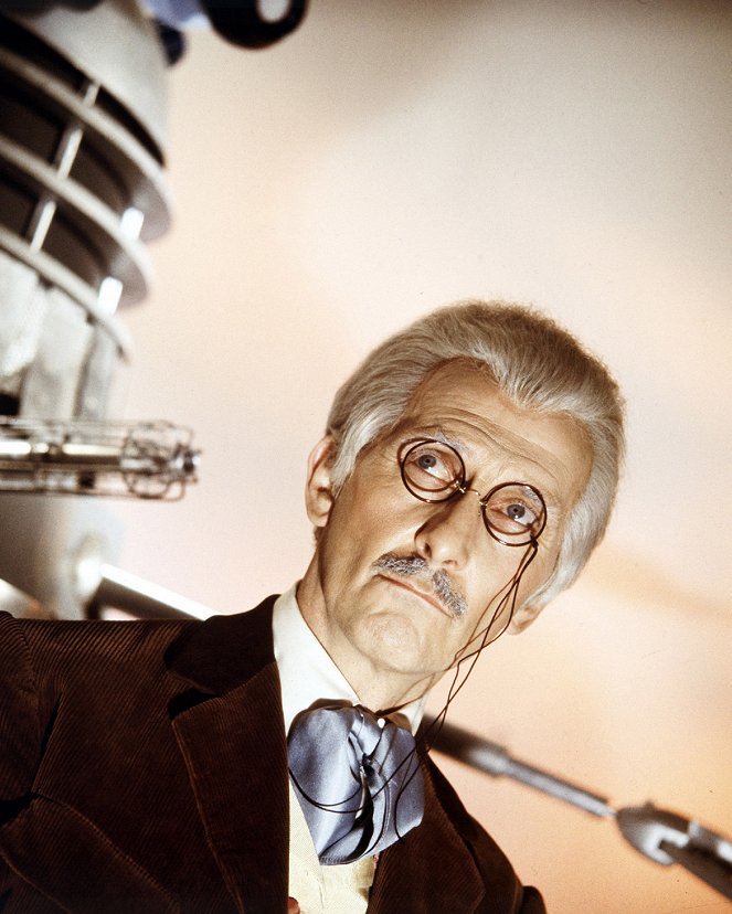 Dr. Who: Die Invasion der Daleks auf der Erde 2150 n. Chr. - Werbefoto - Peter Cushing