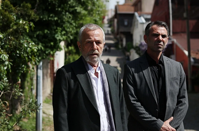 Aile - Episode 10 - De la película - Musa Uzunlar
