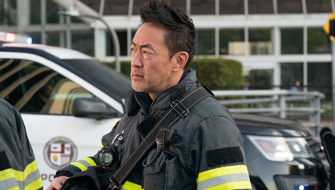 9-1-1 Notruf L.A. - Love Is in the Air - Filmfotos - Kenneth Choi