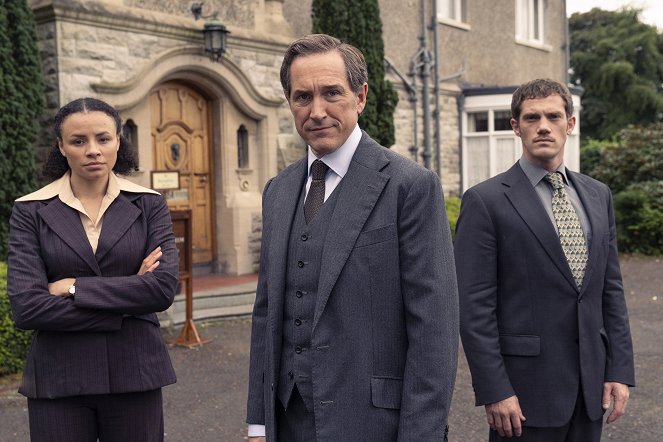 Dalgliesh - The Murder Room, Part 1 - Promoción - Carlyss Peer, Bertie Carvel, Alistair Brammer