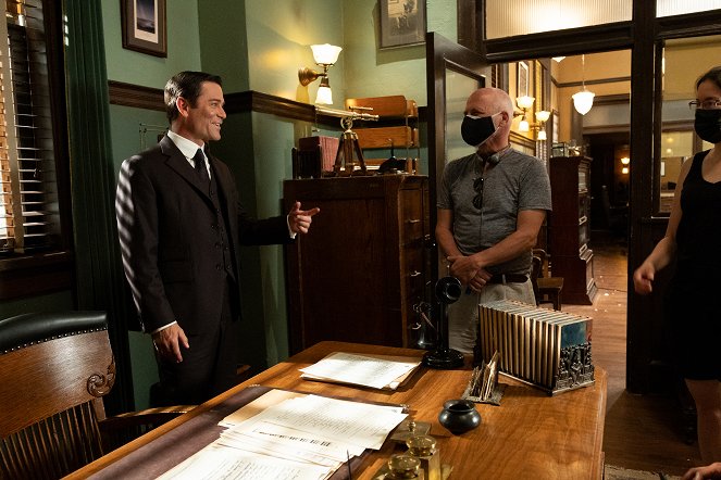 Murdoch Mysteries - Season 16 - Sometimes They Come Back, Part 2 - Making of - Yannick Bisson, Gary Harvey