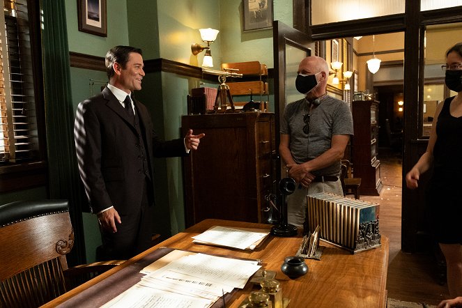 Murdoch Mysteries – Auf den Spuren mysteriöser Mordfälle - Sometimes They Come Back, Part 2 - Dreharbeiten - Yannick Bisson, Gary Harvey