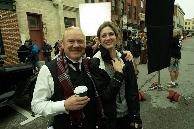 Murdoch Mysteries - Season 16 - Sometimes They Come Back, Part 2 - Van de set - Thomas Craig