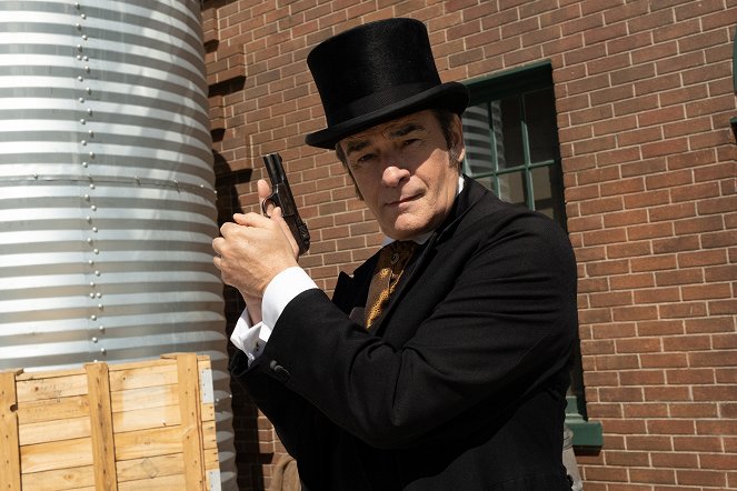 Murdoch Mysteries - Murdoch and the Sonic Boom - Van de set