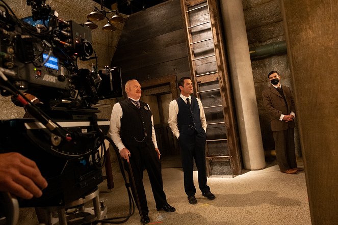 Murdoch Mysteries - Season 16 - Murdoch at the End of the World - Van de set