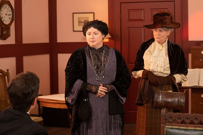 Murdoch Mysteries - Season 16 - Sometimes They Come Back, Part 1 - Do filme - Siobhan McSweeney, Nora Sheehan