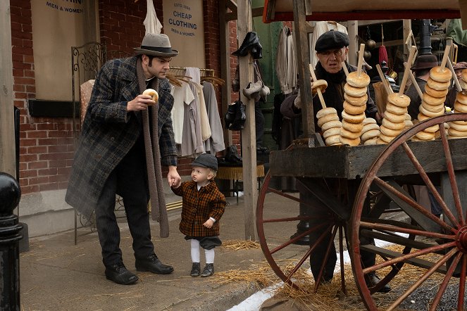 Murdoch Mysteries - Sometimes They Come Back, Part 1 - Photos - Daniel Maslany