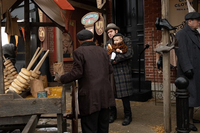 Murdoch Mysteries - Sometimes They Come Back, Part 1 - Photos - Daniel Maslany