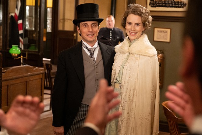 Murdoch Mysteries - Season 16 - Sometimes They Come Back, Part 2 - Photos - Jonny Harris, Clare McConnell