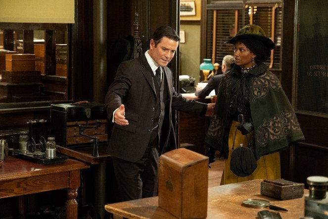 Murdoch Mysteries - Sometimes They Come Back, Part 2 - Photos - Yannick Bisson, Samantha Walkes