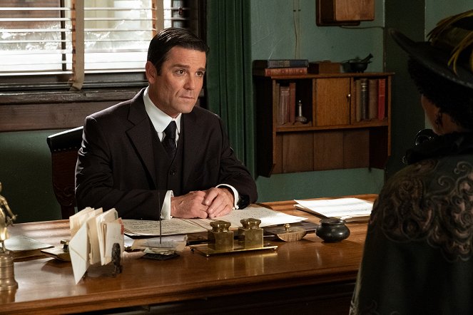 Murdoch Mysteries - Season 16 - Sometimes They Come Back, Part 2 - Photos - Yannick Bisson