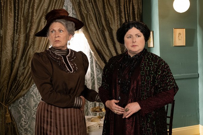 Murdoch Mysteries - Season 16 - Sometimes They Come Back, Part 2 - Photos - Nora Sheehan, Siobhan McSweeney