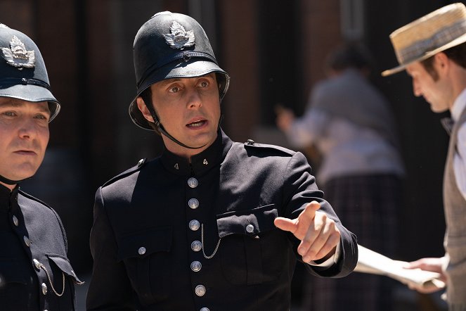 Murdoch Mysteries - Promising Young Ladies - Do filme