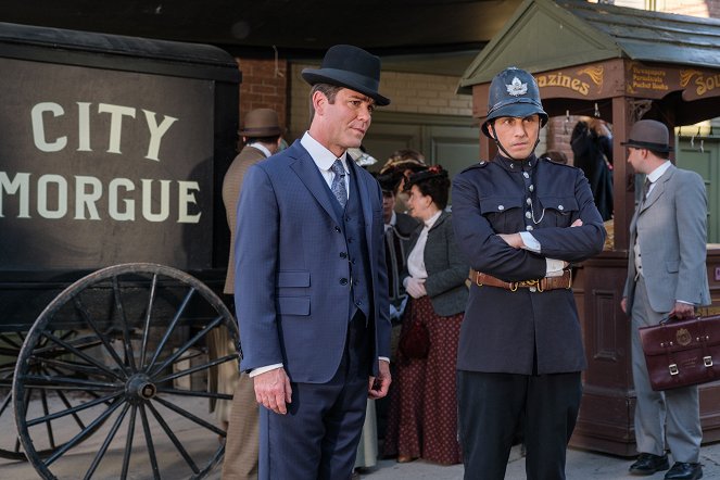 Murdoch Mysteries - Promising Young Ladies - Do filme