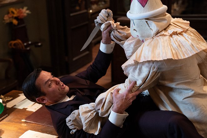 Murdoch Mysteries - I Still Know What You Did Last Autumn - Photos