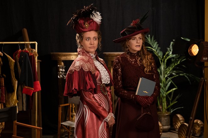 Murdoch Mysteries - I Still Know What You Did Last Autumn - Photos