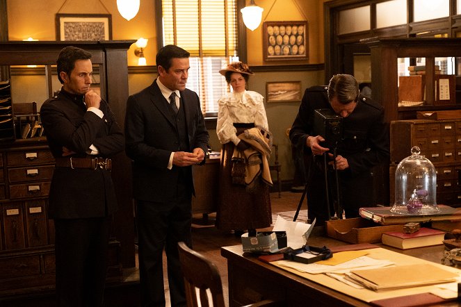 Murdoch Mysteries - Scents and Sensibility - Van film